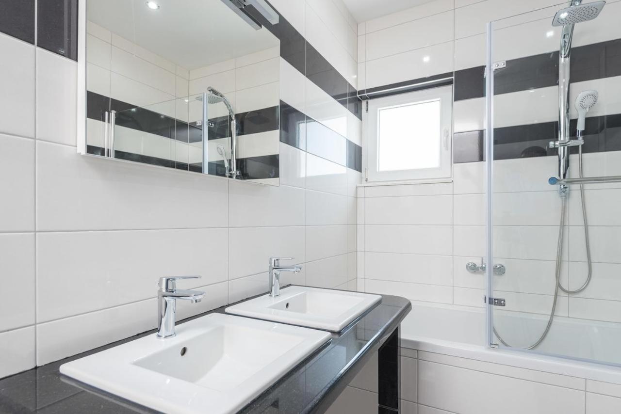 Apartments Poseidon Сресер Екстериор снимка