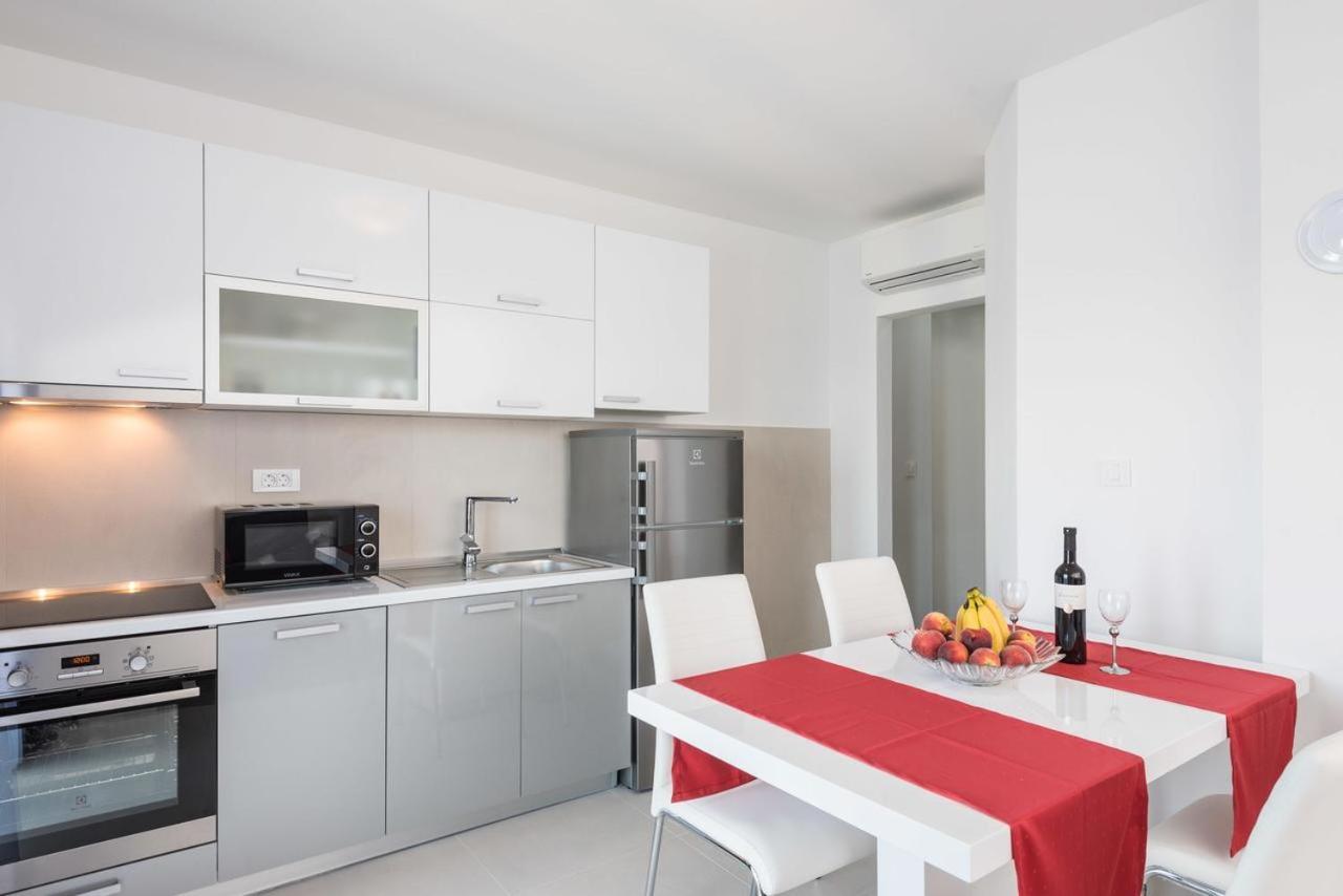 Apartments Poseidon Сресер Екстериор снимка