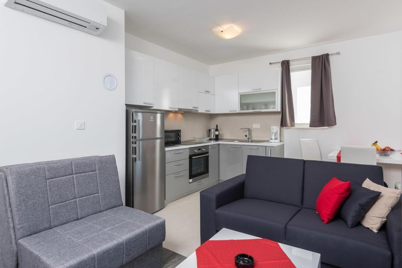 Apartments Poseidon Сресер Екстериор снимка