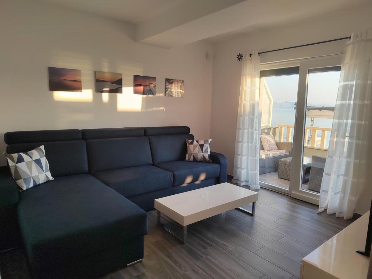 Apartments Poseidon Сресер Екстериор снимка
