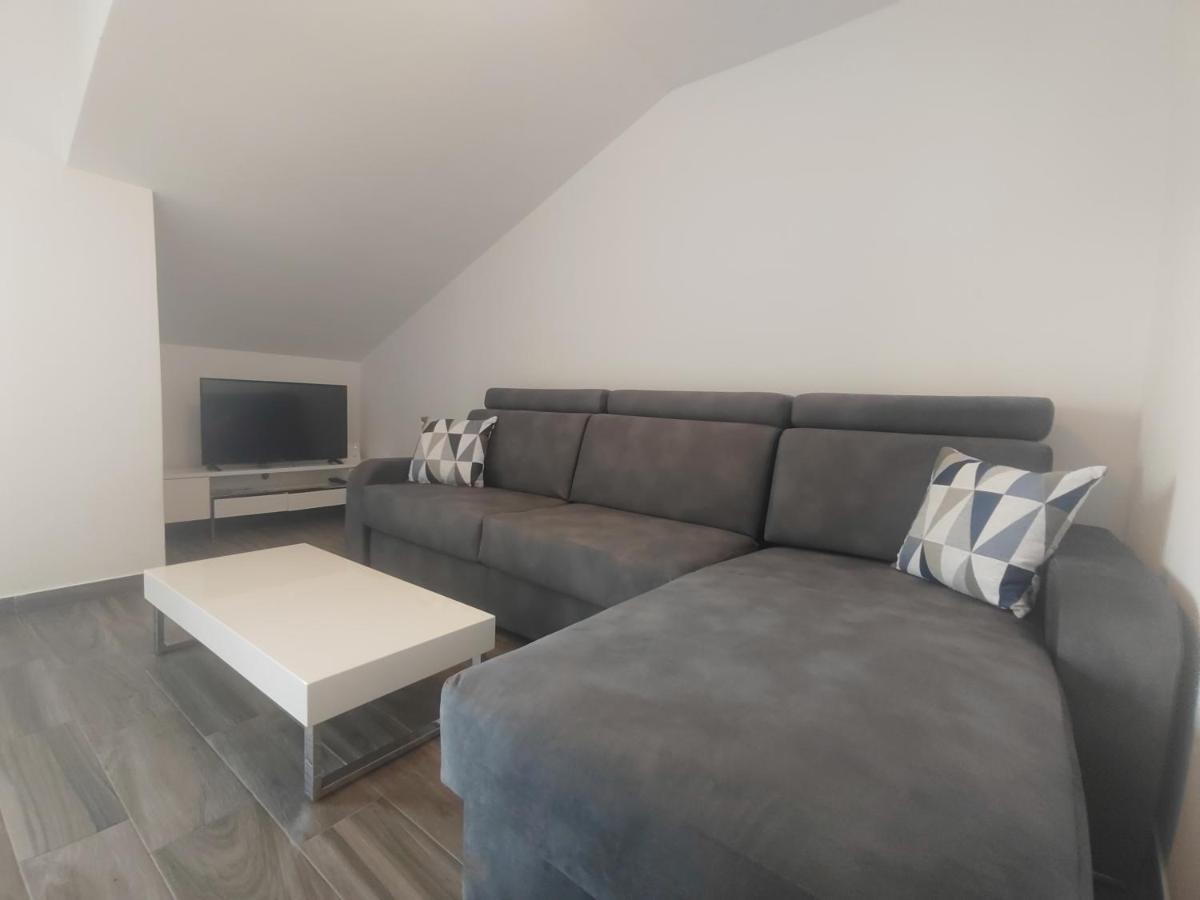 Apartments Poseidon Сресер Екстериор снимка