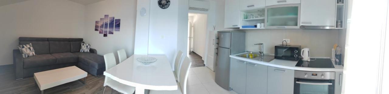 Apartments Poseidon Сресер Екстериор снимка
