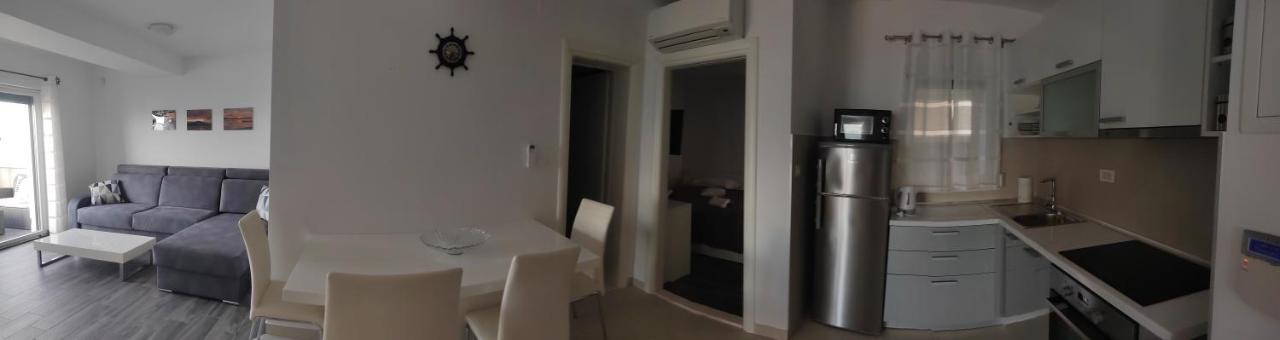 Apartments Poseidon Сресер Екстериор снимка