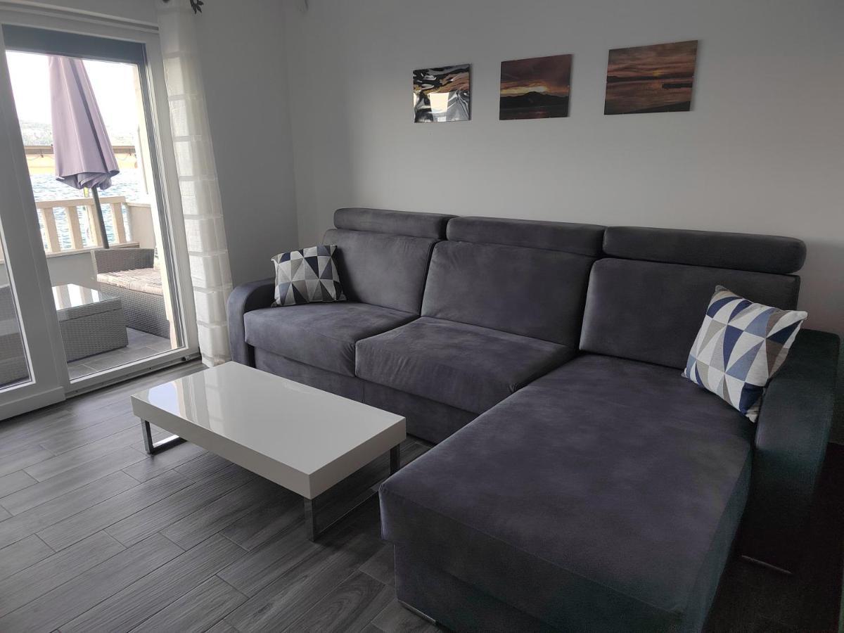 Apartments Poseidon Сресер Екстериор снимка