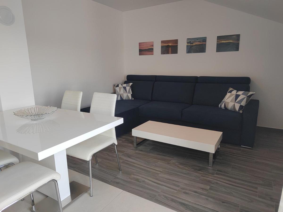 Apartments Poseidon Сресер Екстериор снимка
