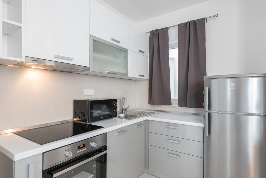 Apartments Poseidon Сресер Екстериор снимка